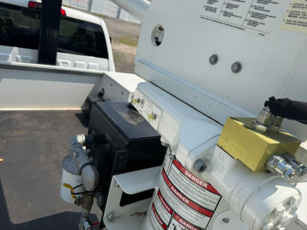 2022 Chevrolet 5500 4x2 Posi+ 700-40 Cable Placer Truck