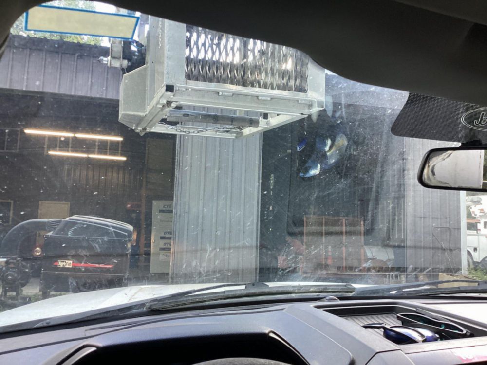 2018 Ford F-550 4x2 Posi Plus 700-40 Bucket Truck.