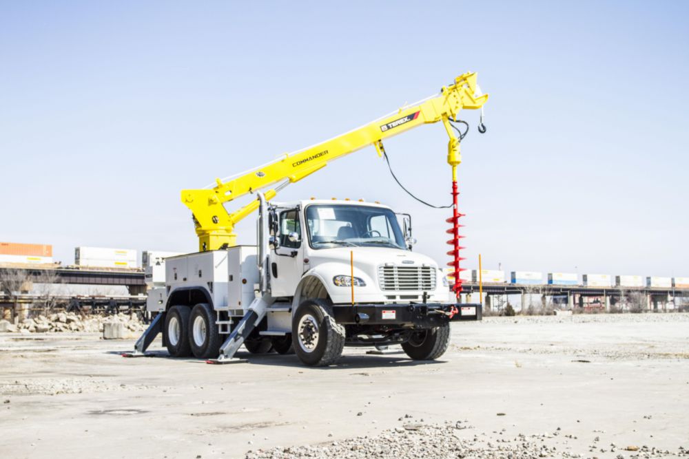 48.6 ft AWD 30,000 lbs Digger Derrick
