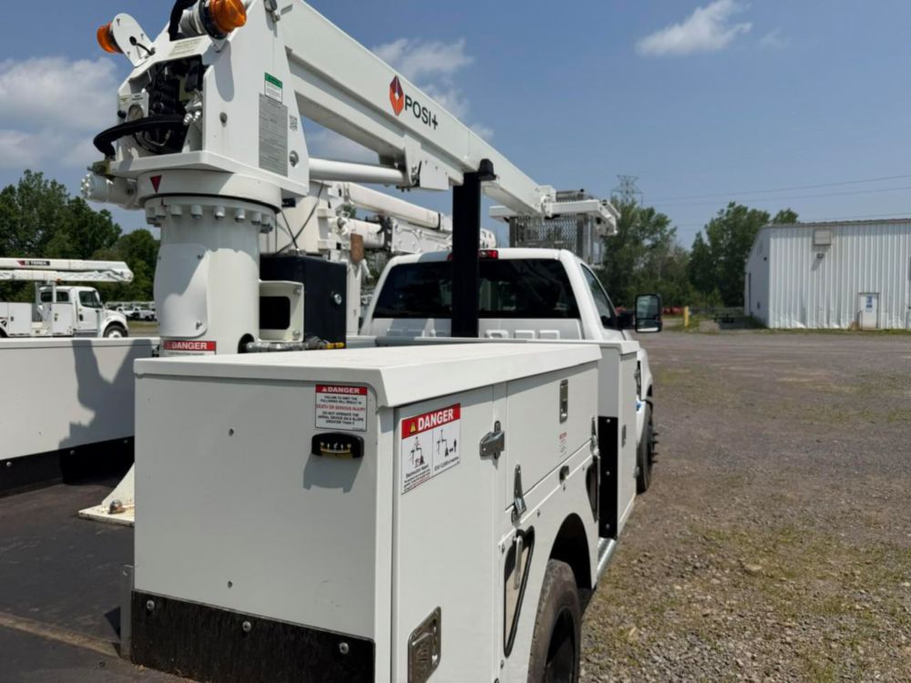 2022 Chevrolet 5500 4x2 Posi+ 700-40 Cable Placer Truck