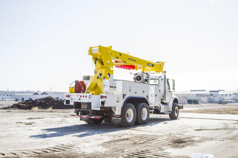 48.6 ft 30,000 lbs Digger Derrick