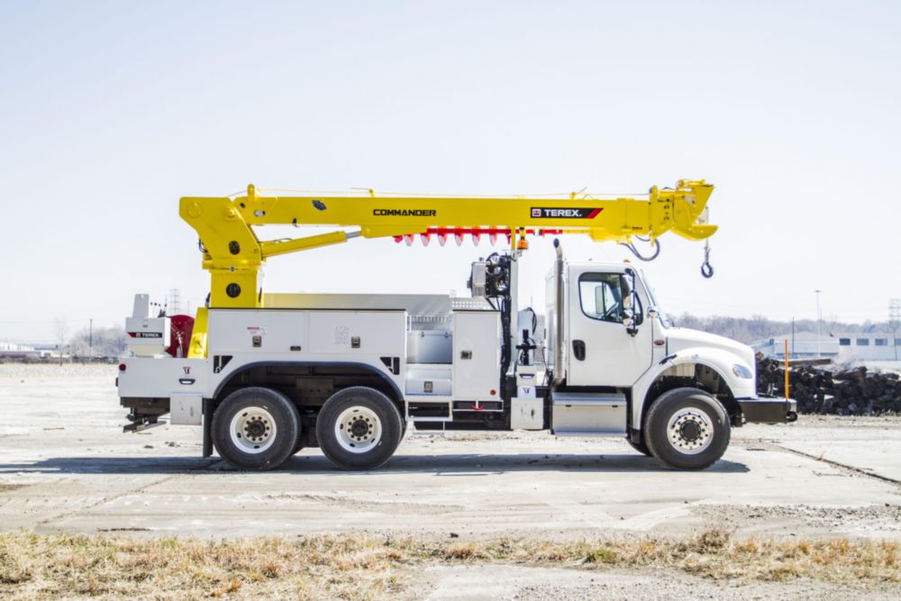 48.6 ft 30,000 lbs Digger Derrick