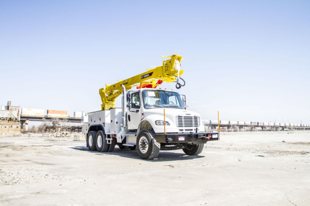 48.6 ft 30,000 lbs Digger Derrick