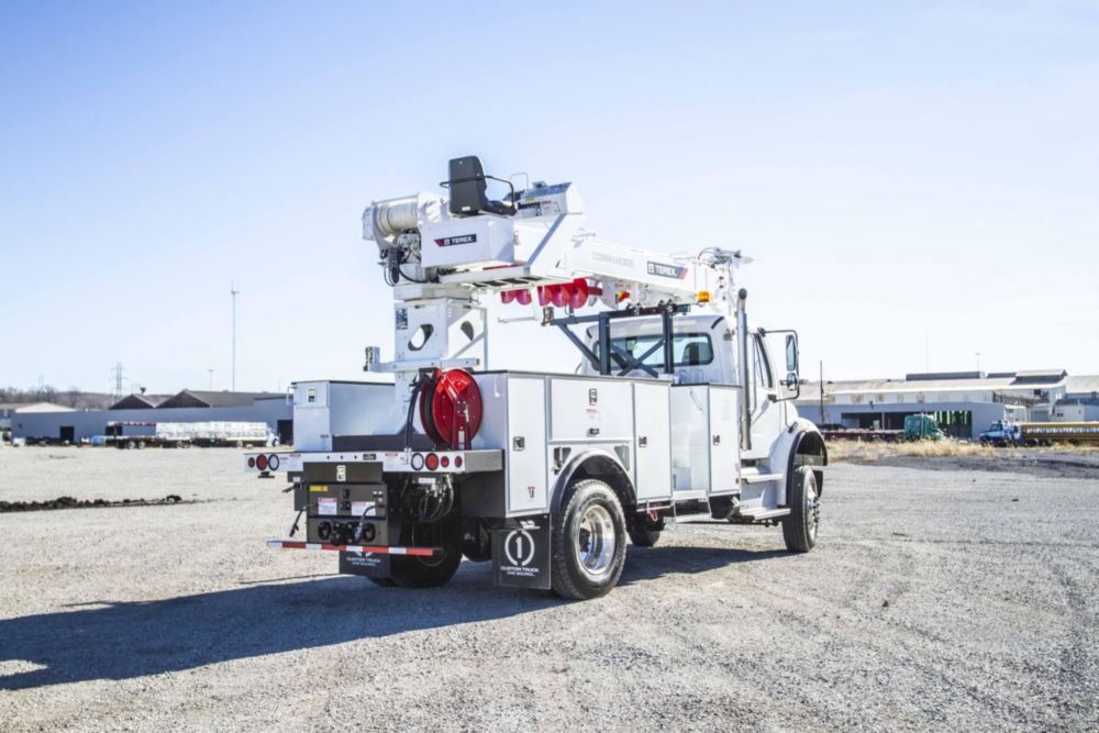 47.4 ft AWD 24,750 lbs Digger Derrick