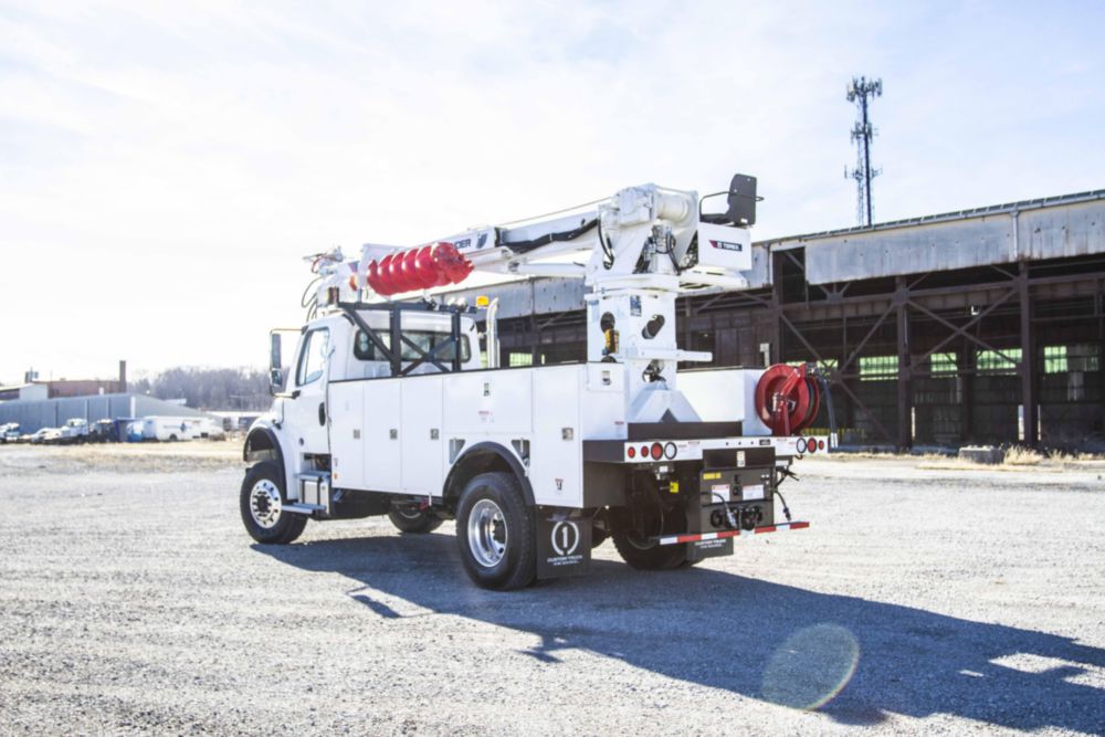 47.4 ft AWD 24,750 lbs Digger Derrick