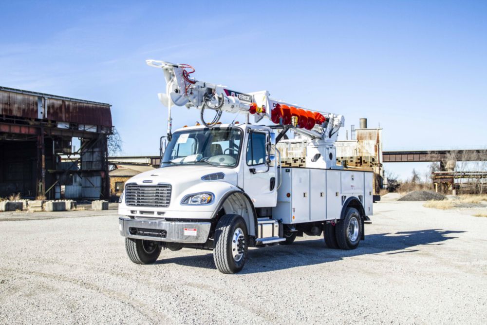 47.4 ft AWD 24,750 lbs Digger Derrick