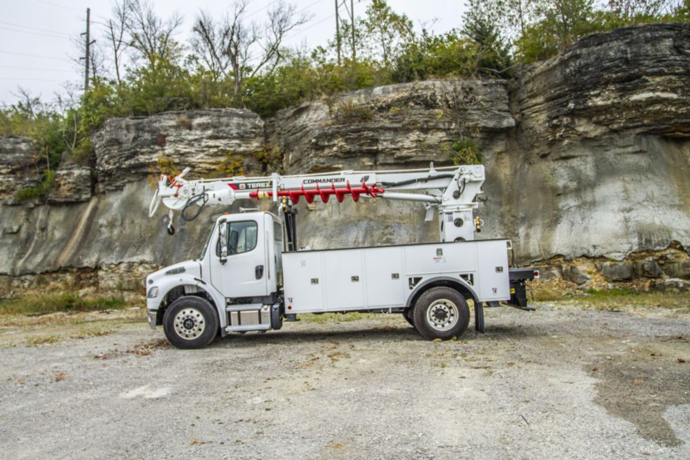 47.4 ft 24,750 lbs Digger Derrick