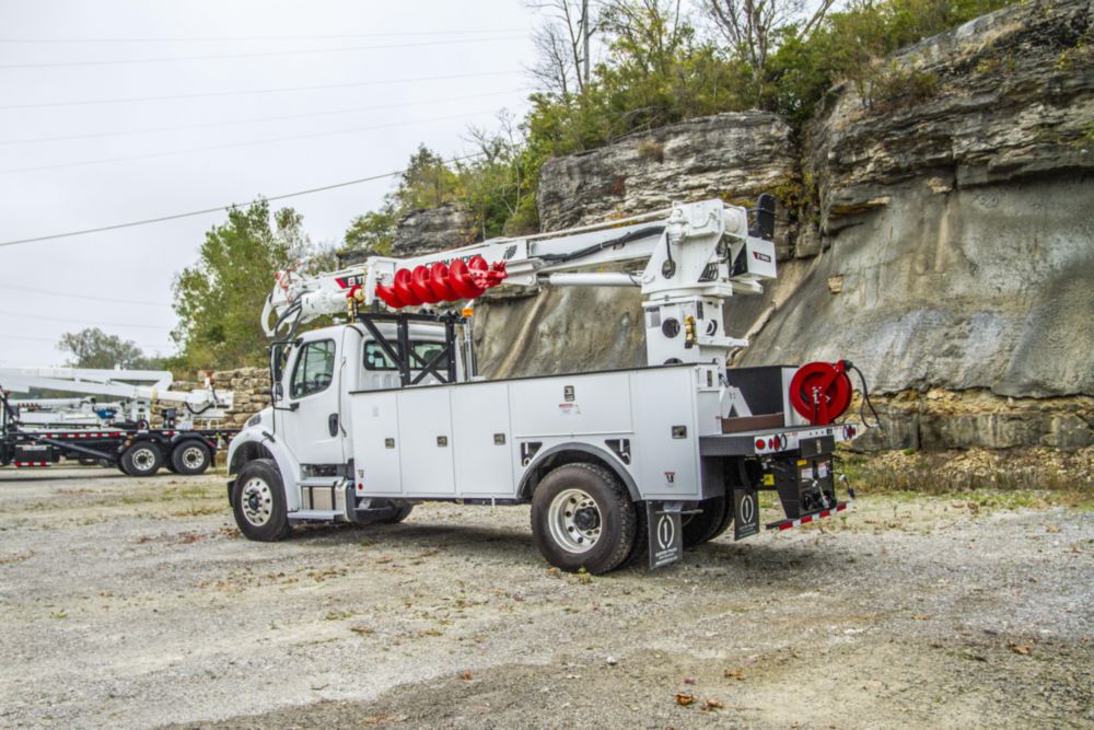 47.4 ft 24,750 lbs Digger Derrick