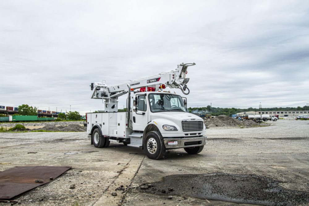 47.4 ft 24,750 lbs Digger Derrick