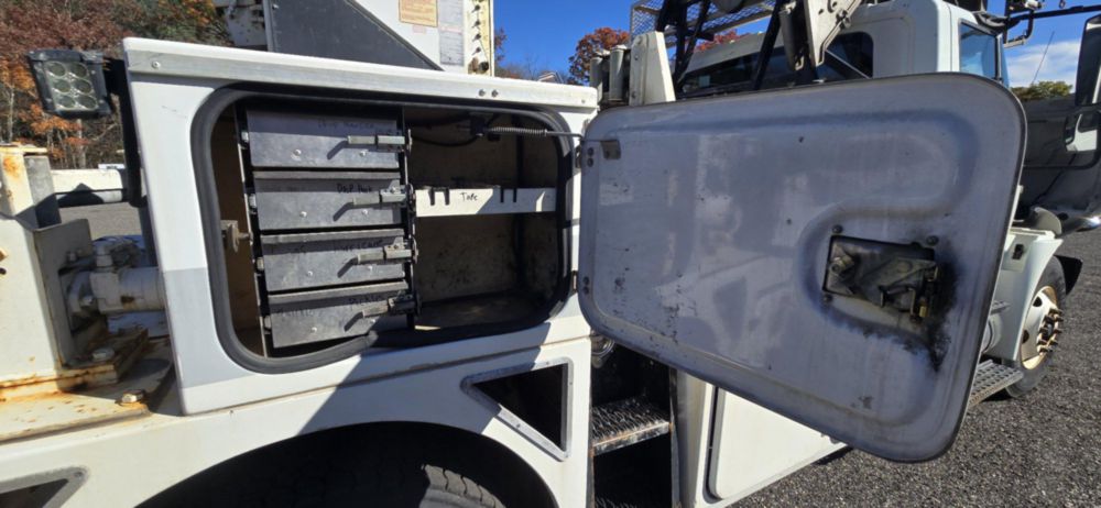 2007 Int'l 4300 Altec T40C Cable Placer Truck