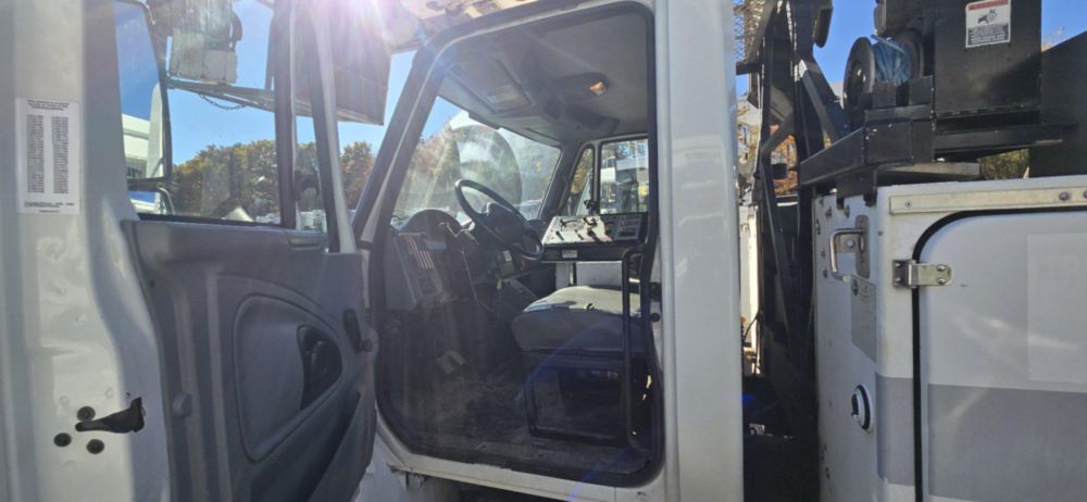2007 Int'l 4300 Altec T40C Cable Placer Truck