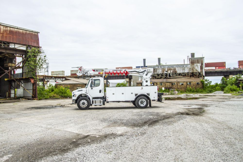 47.4 ft 24,750 lbs Digger Derrick