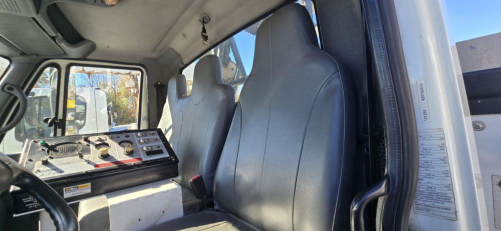 2007 Int'l 4300 Altec T40C Cable Placer Truck