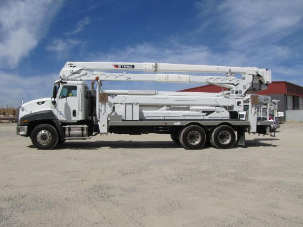 2013 Caterpillar CT660 6x4 Terex Utilities TCX65/100 Bucket Truck