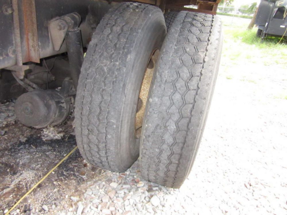 2007 Tandem Sterling L7500 Conveyor Truck