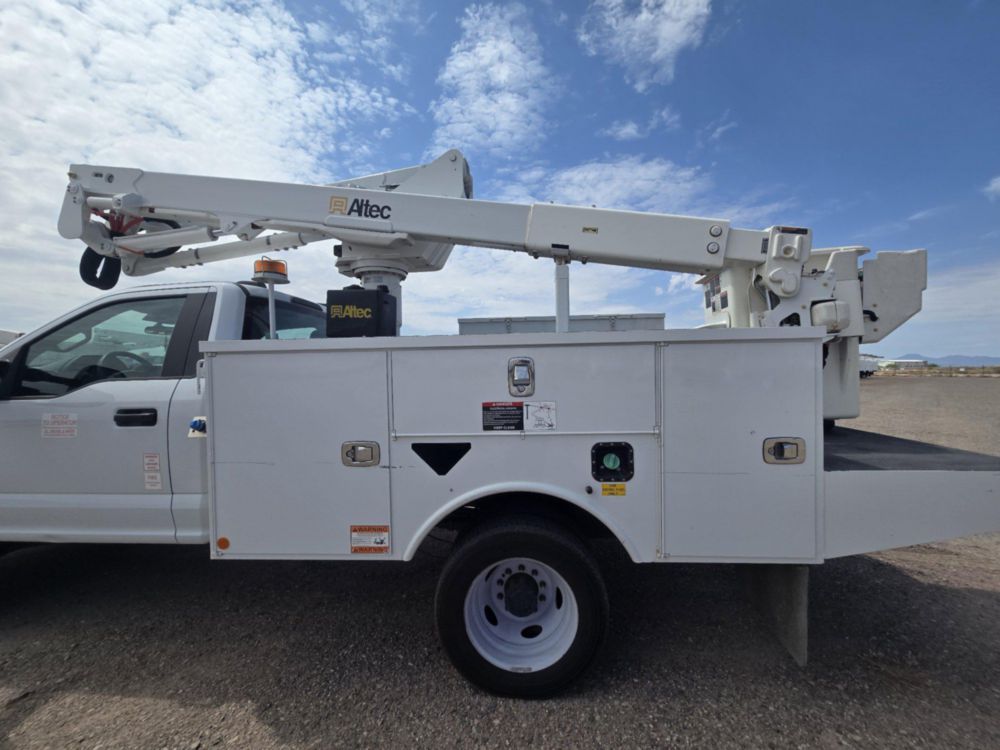 2022 Ford F-550 4x4 Powerstroke Altec AT-40G Bucket Truck