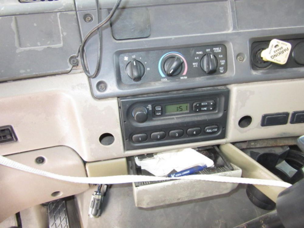 2007 Tandem Sterling L7500 Conveyor Truck