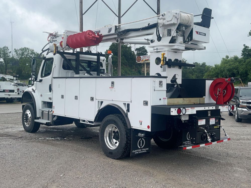 Terex Utilities Commander 4047 Digger Derrick Freightliner M2106 4x4