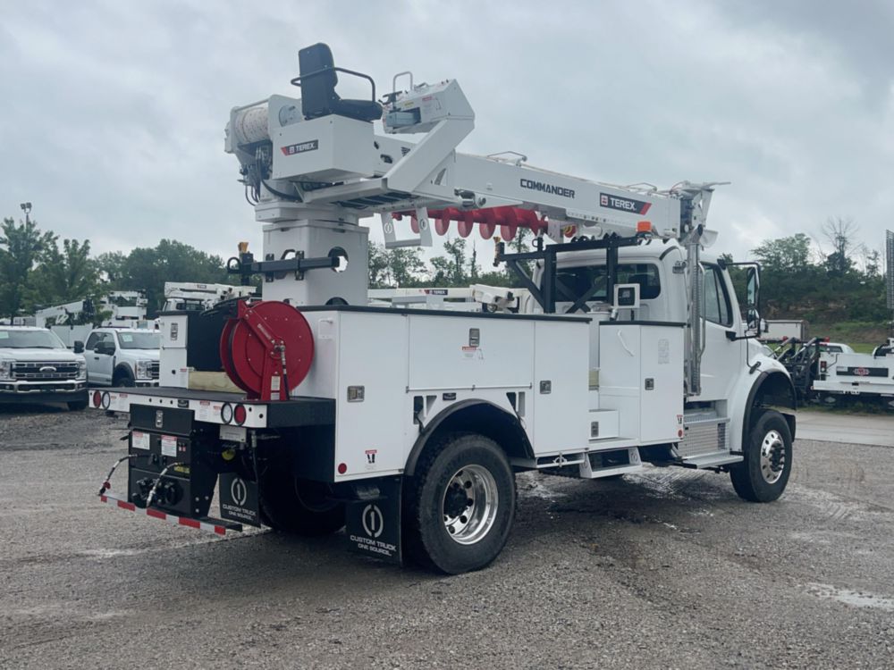 Terex Utilities Commander 4047 Digger Derrick Freightliner M2106 4x4