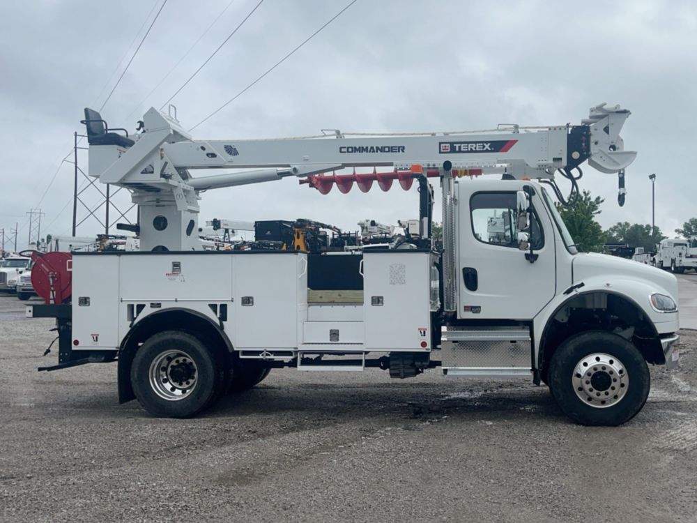 Terex Utilities Commander 4047 Digger Derrick Freightliner M2106 4x4