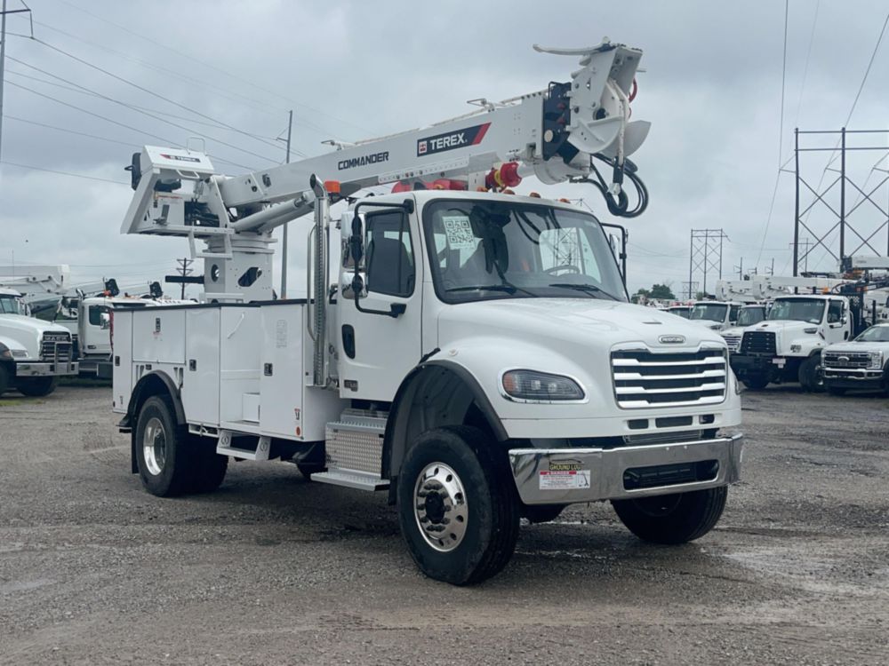 Terex Utilities Commander 4047 Digger Derrick Freightliner M2106 4x4