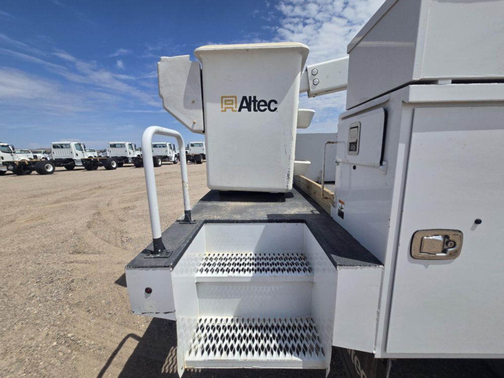 2022 Ford F-550 4x4 Powerstroke Altec AT-40G Bucket Truck