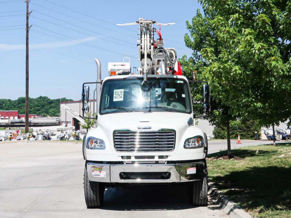 Terex Utilities C4047 Digger Derrick on 2027 Freightliner M2106 4x4