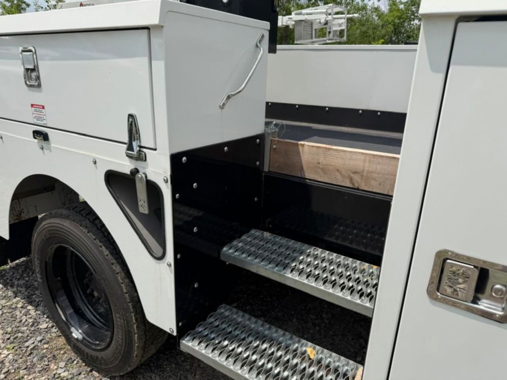 2022 Chevrolet 5500 4x2 Posi+ 700-40 Cable Placer Truck