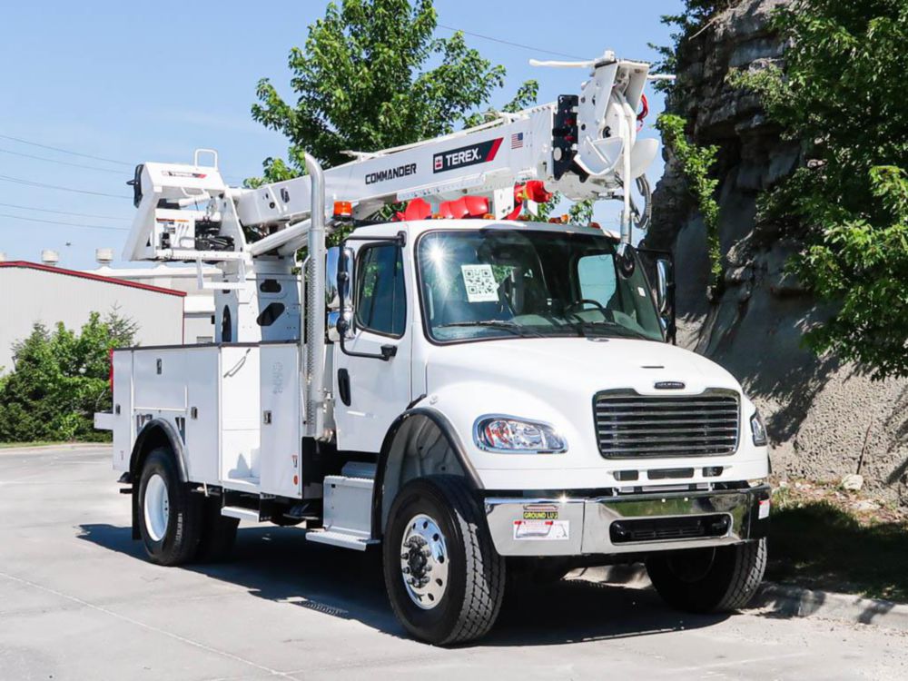 Terex Utilities C4047 Digger Derrick on 2027 Freightliner M2106 4x4