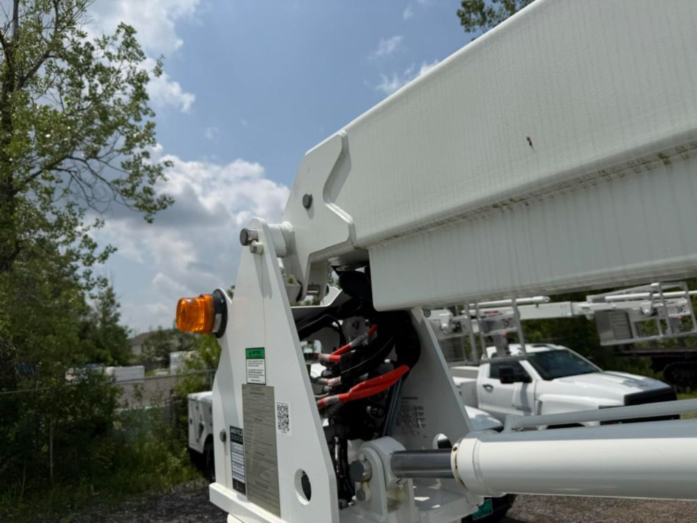 2022 Chevrolet 5500 4x2 Posi+ 700-40 Cable Placer Truck