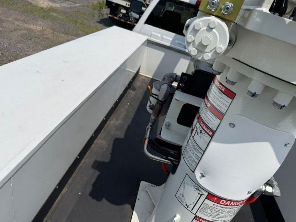 2022 Chevrolet 5500 4x2 Posi+ 700-40 Cable Placer Truck
