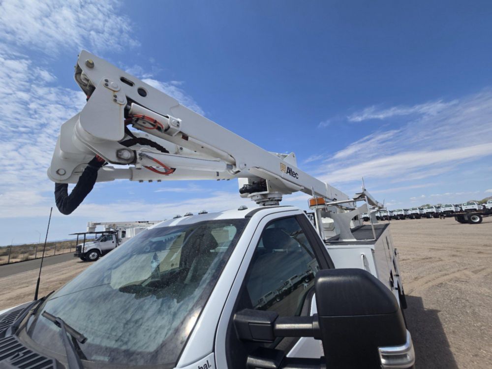 2022 Ford F-550 4x4 Altec AT-40G Bucket Truck