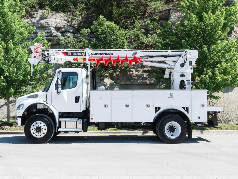 Terex Utilities C4047 Digger Derrick on 2027 Freightliner M2106 4x4