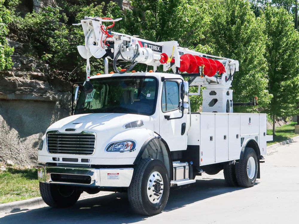 Terex Utilities C4047 Digger Derrick on 2027 Freightliner M2106 4x4