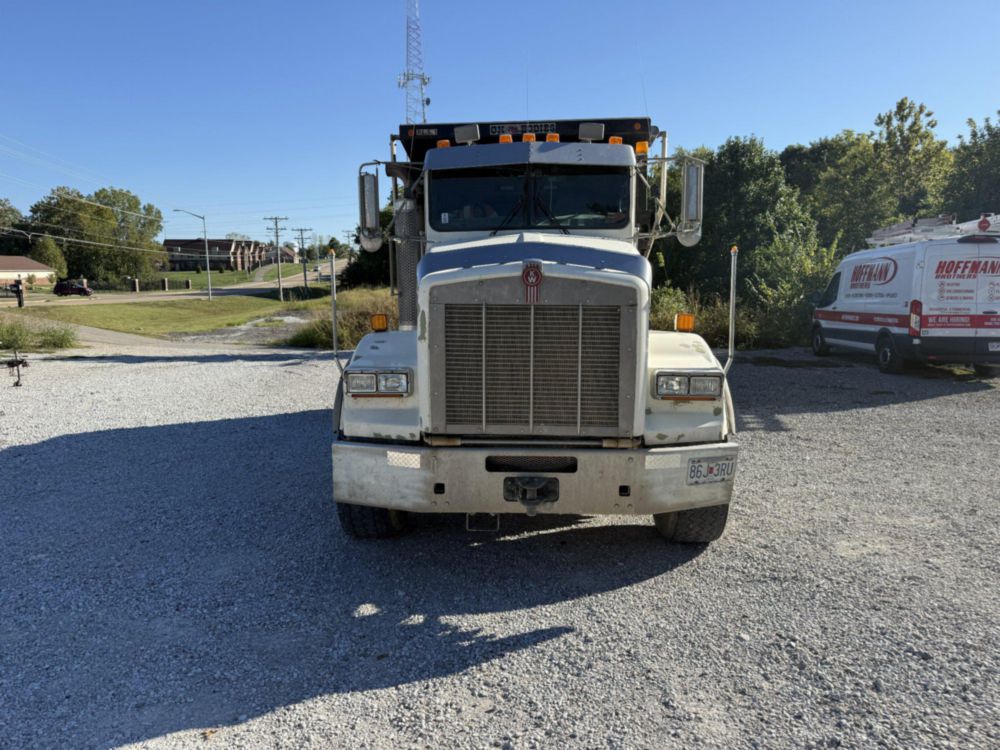 2006 Kenworth T-800 Tri-Axle Ox Bodies Dump Truck