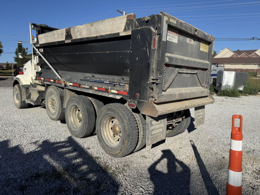 2006 Kenworth T-800 Tri-Axle Ox Bodies Dump Truck