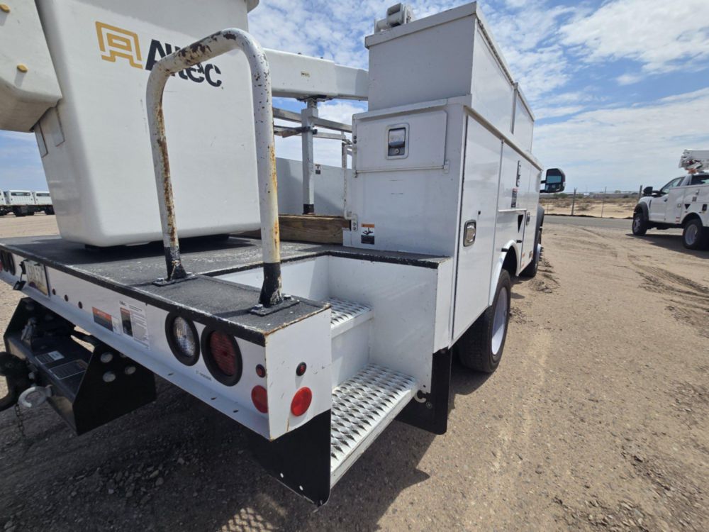 2022 Ford F-550 4x4 Altec AT-40G Bucket Truck