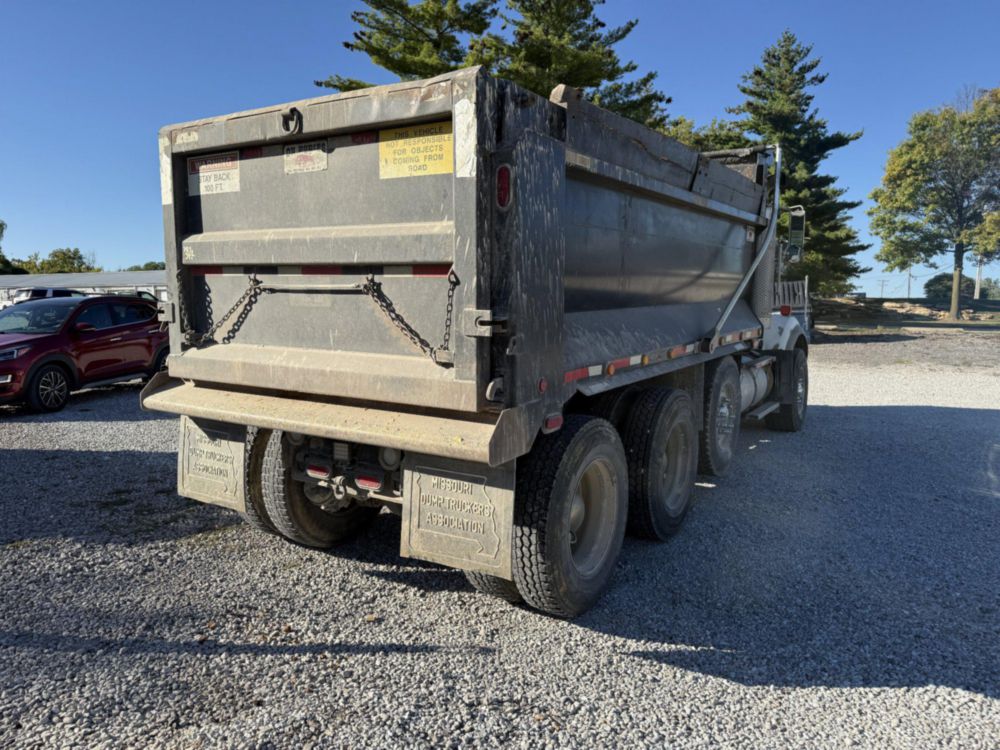 2006 Kenworth T-800 Tri-Axle Ox Bodies Dump Truck