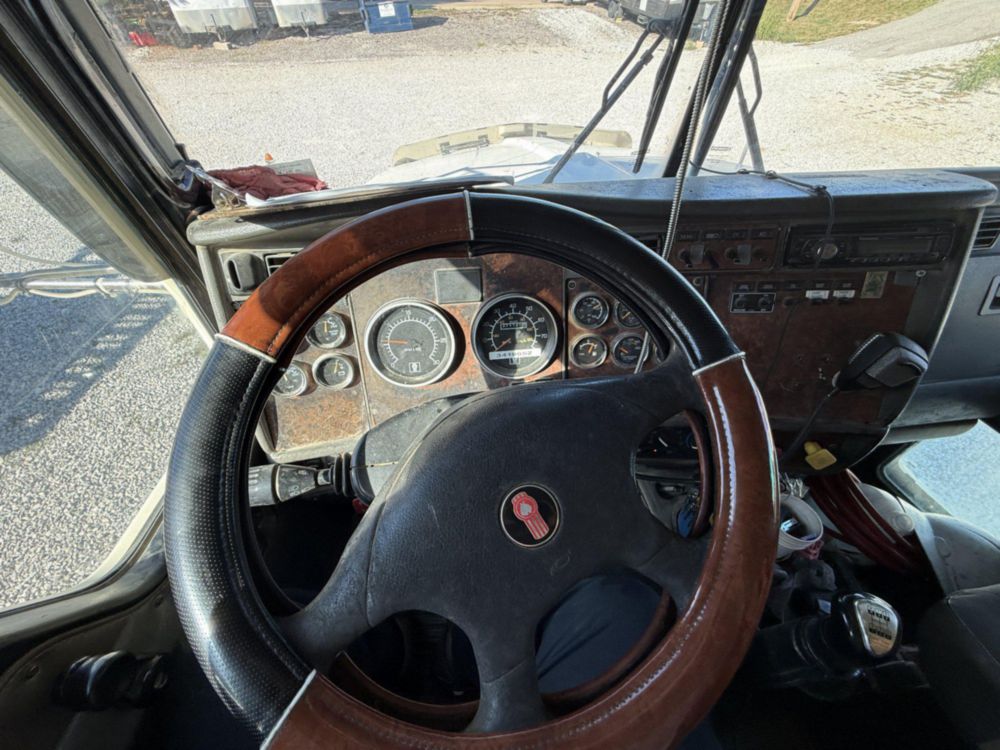 2006 Kenworth T-800 Tri-Axle Ox Bodies Dump Truck