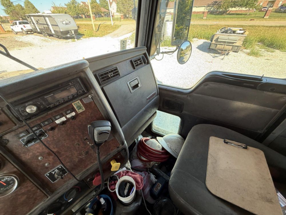 2006 Kenworth T-800 Tri-Axle Ox Bodies Dump Truck