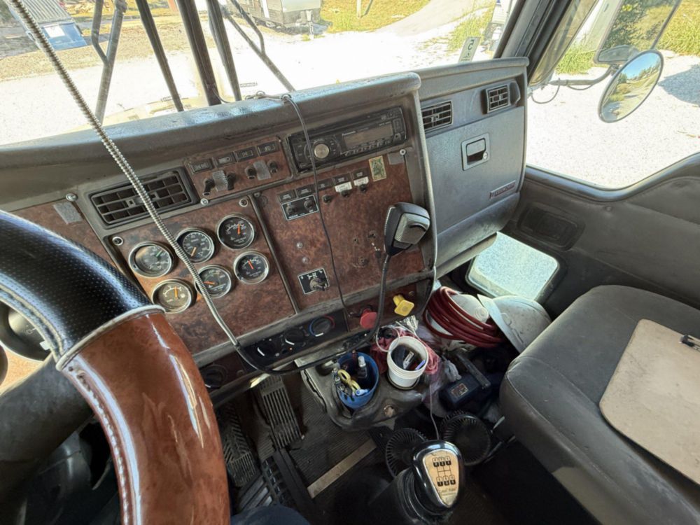 2006 Kenworth T-800 Tri-Axle Ox Bodies Dump Truck
