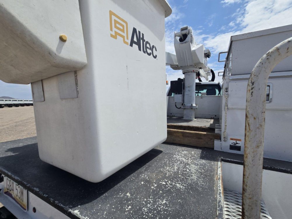 2022 Ford F-550 4x4 Altec AT-40G Bucket Truck