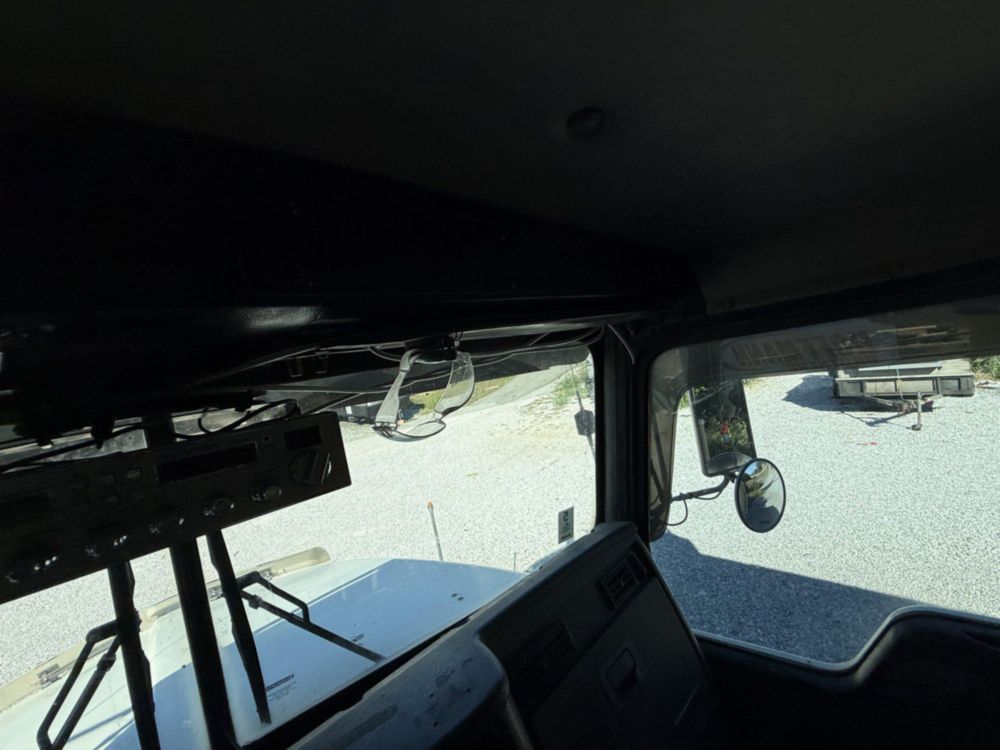 2006 Kenworth T-800 Tri-Axle Ox Bodies Dump Truck
