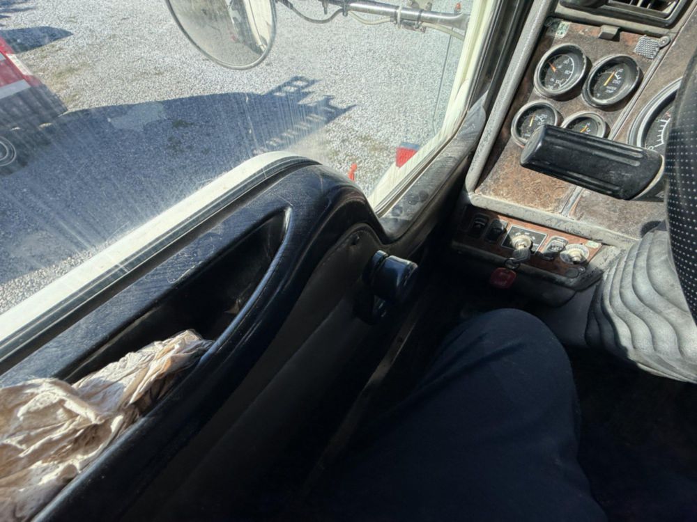 2006 Kenworth T-800 Tri-Axle Ox Bodies Dump Truck