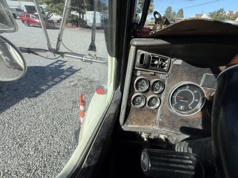 2006 Kenworth T-800 Tri-Axle Ox Bodies Dump Truck