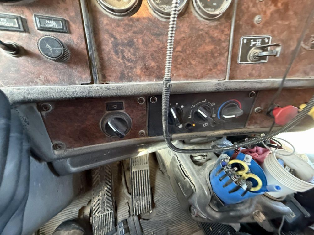2006 Kenworth T-800 Tri-Axle Ox Bodies Dump Truck