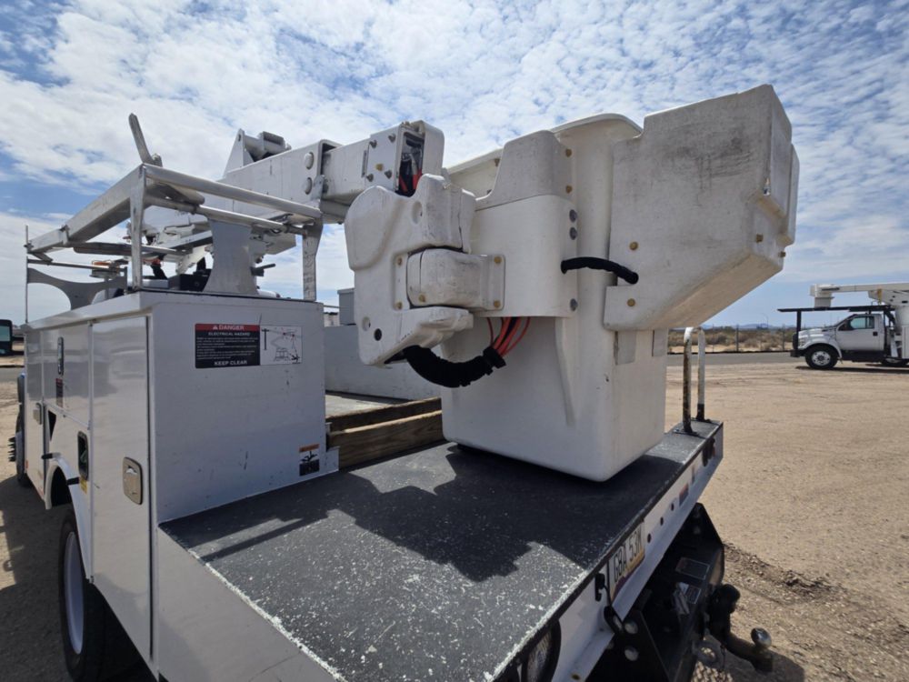 2022 Ford F-550 4x4 Altec AT-40G Bucket Truck