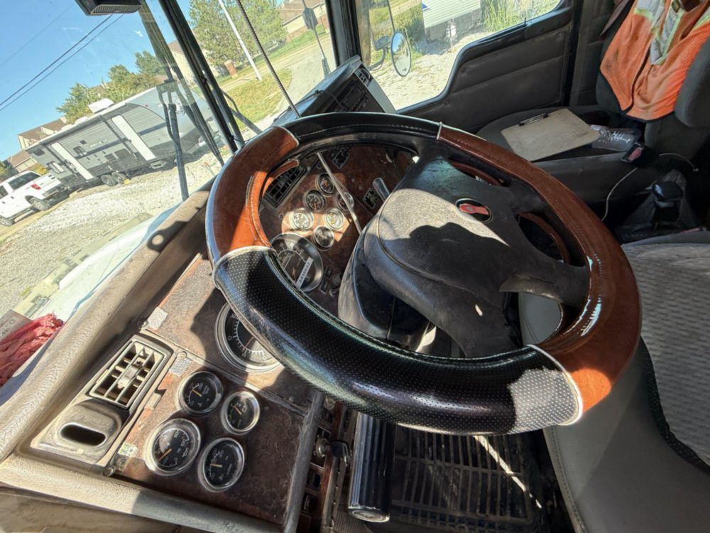 2006 Kenworth T-800 Tri-Axle Ox Bodies Dump Truck