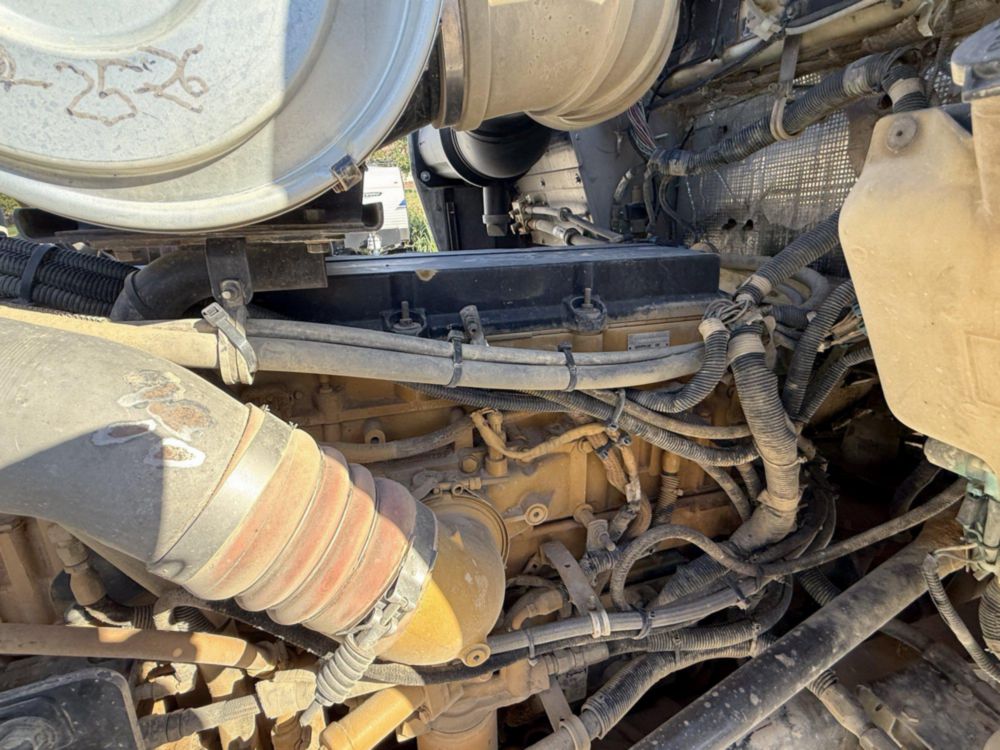 2006 Kenworth T-800 Tri-Axle Ox Bodies Dump Truck