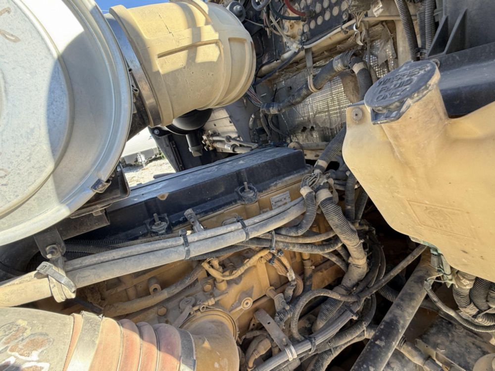 2006 Kenworth T-800 Tri-Axle Ox Bodies Dump Truck
